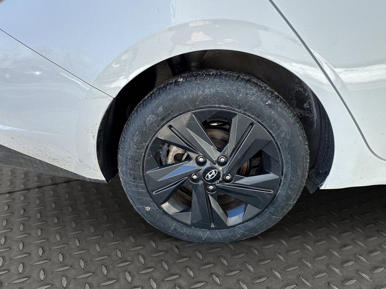 2023 Hyundai Elantra Preferred | Reverse Cam | Heated Seats Photo