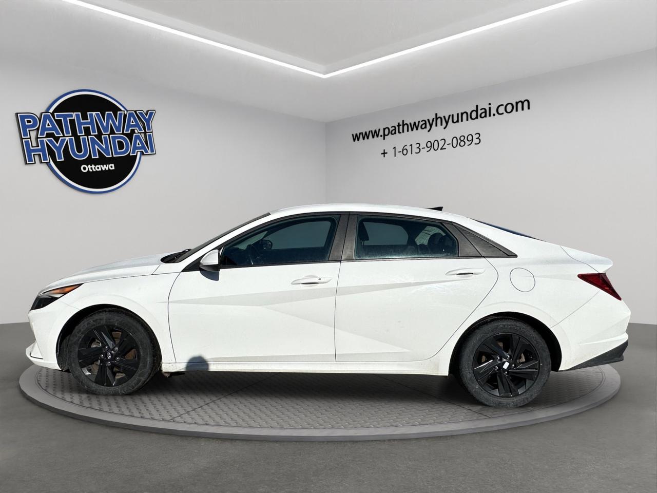 2023 Hyundai Elantra Preferred | Reverse Cam | Heated Seats Photo