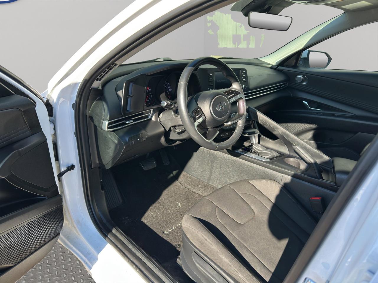 2023 Hyundai Elantra Preferred | Reverse Cam | Heated Seats Photo