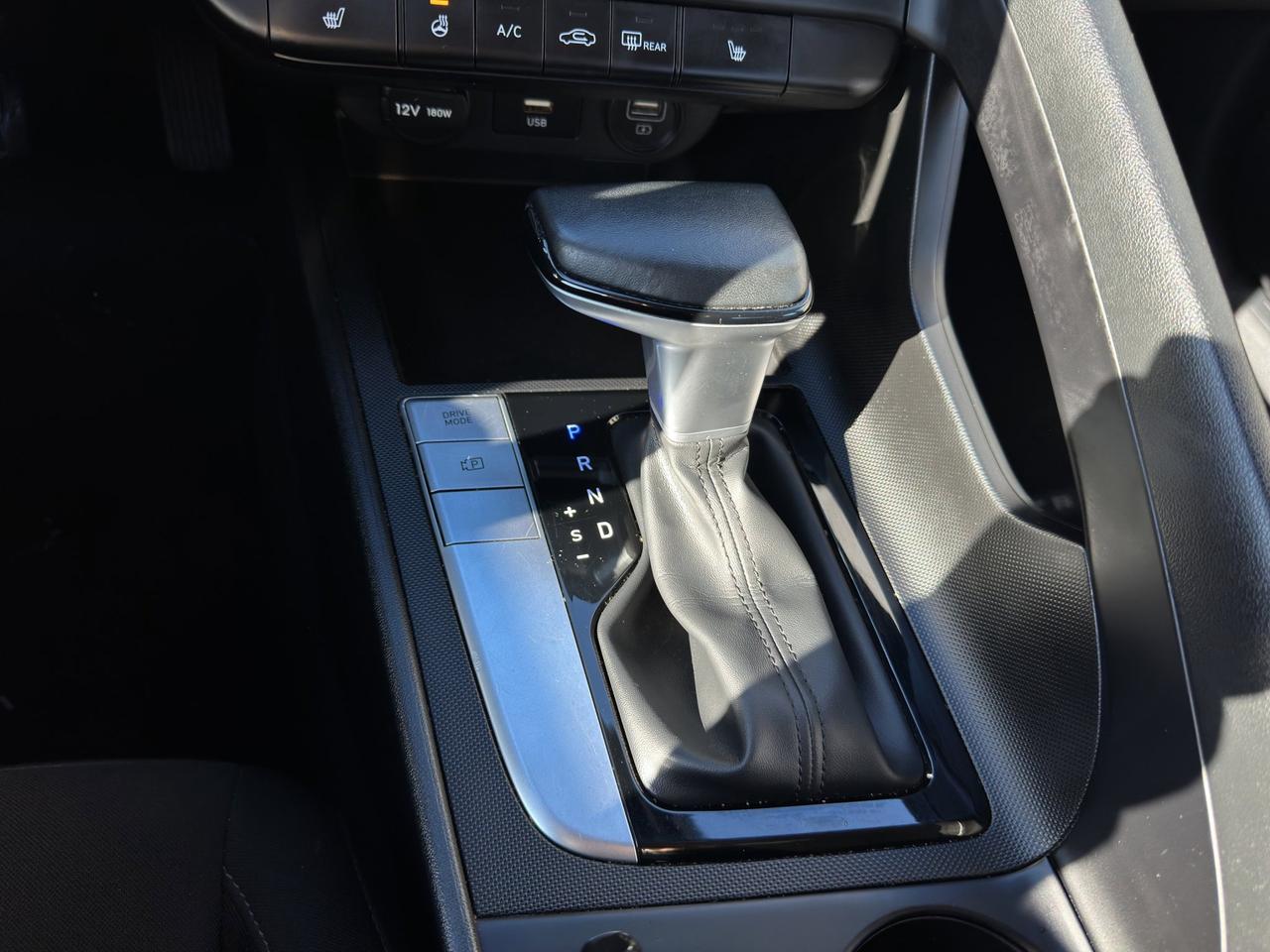 2023 Hyundai Elantra Preferred | Reverse Cam | Heated Seats Photo