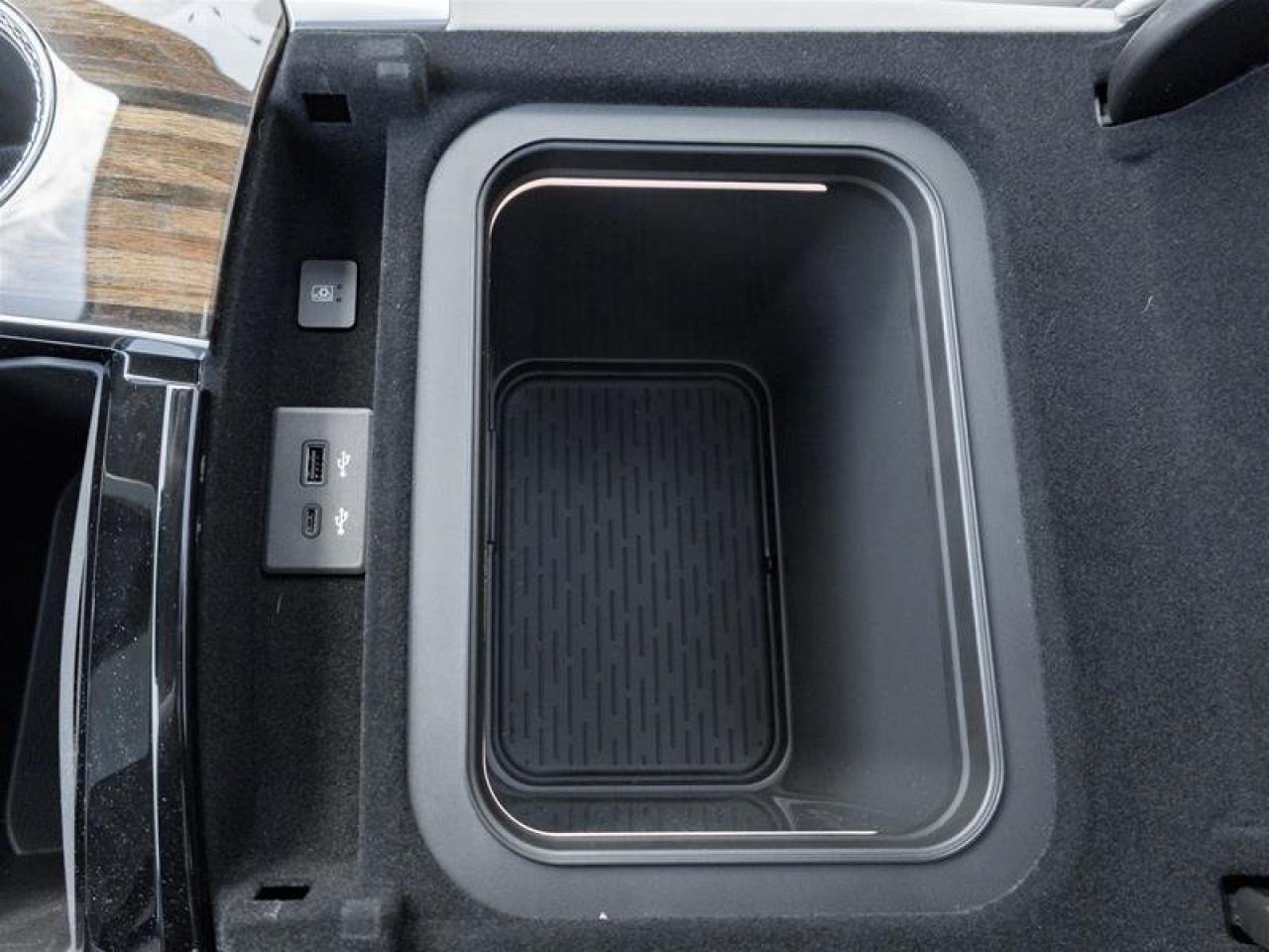 2026 Cadillac Escalade ESV Platinum Sport Photo