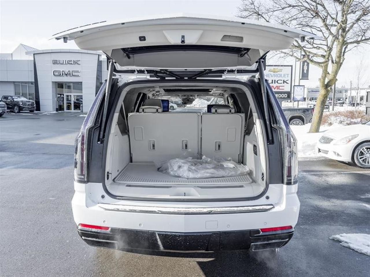2026 Cadillac Escalade ESV Platinum Sport Photo