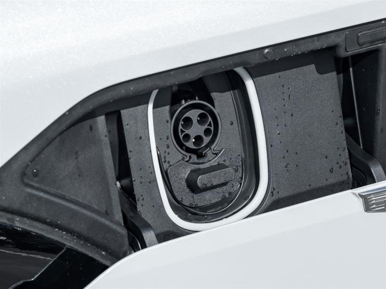 2026 Cadillac LYRIQ Luxury Photo2