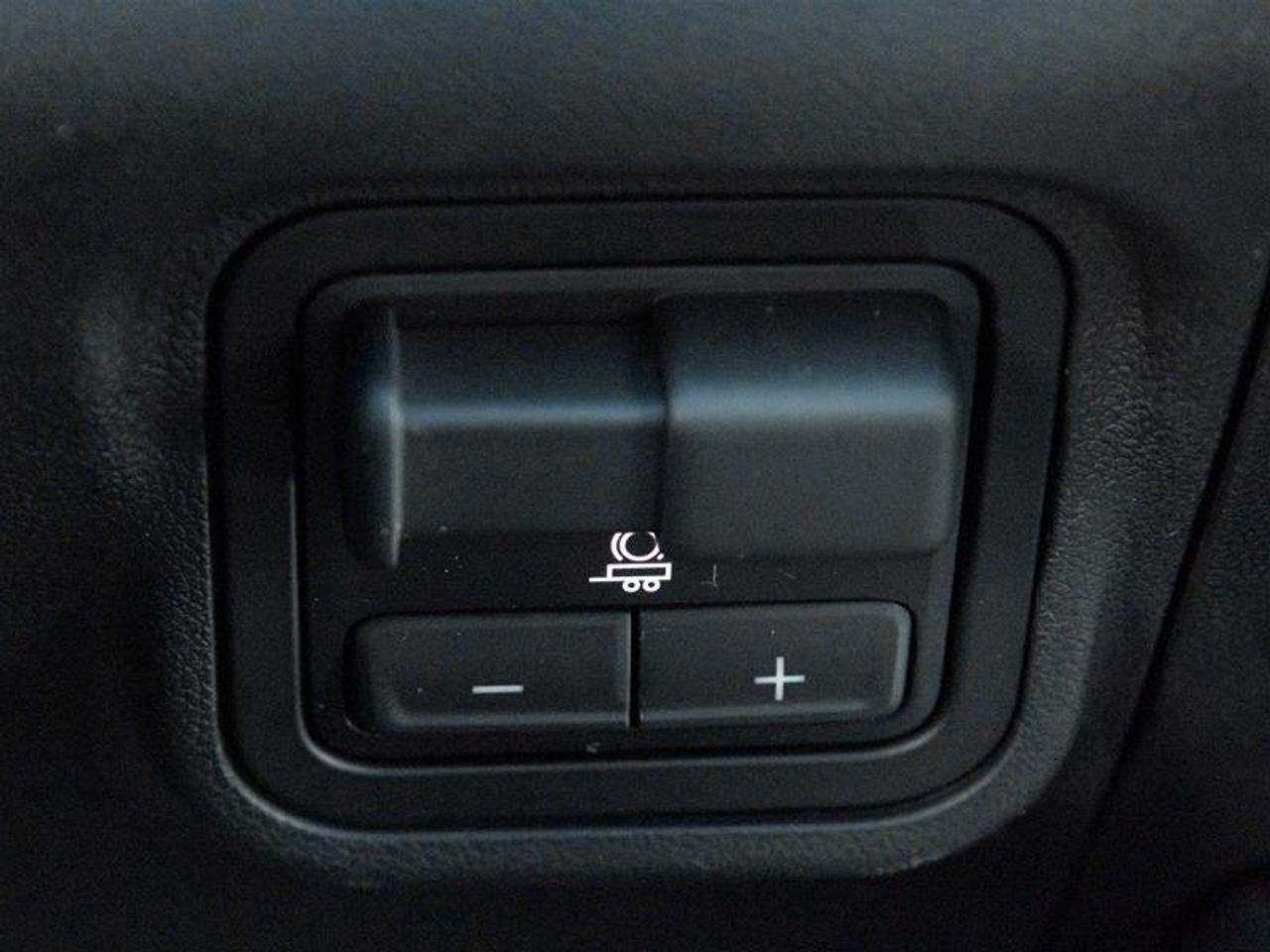 2026 GMC HUMMER EV SUV 3X Photo