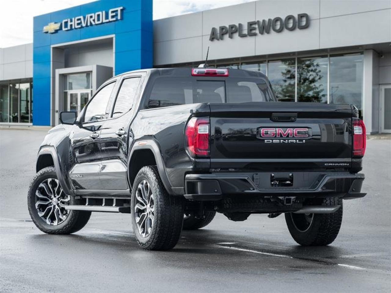 2024 GMC Canyon Crew Cab Short Box 4-Wheel Drive Denali Photo4