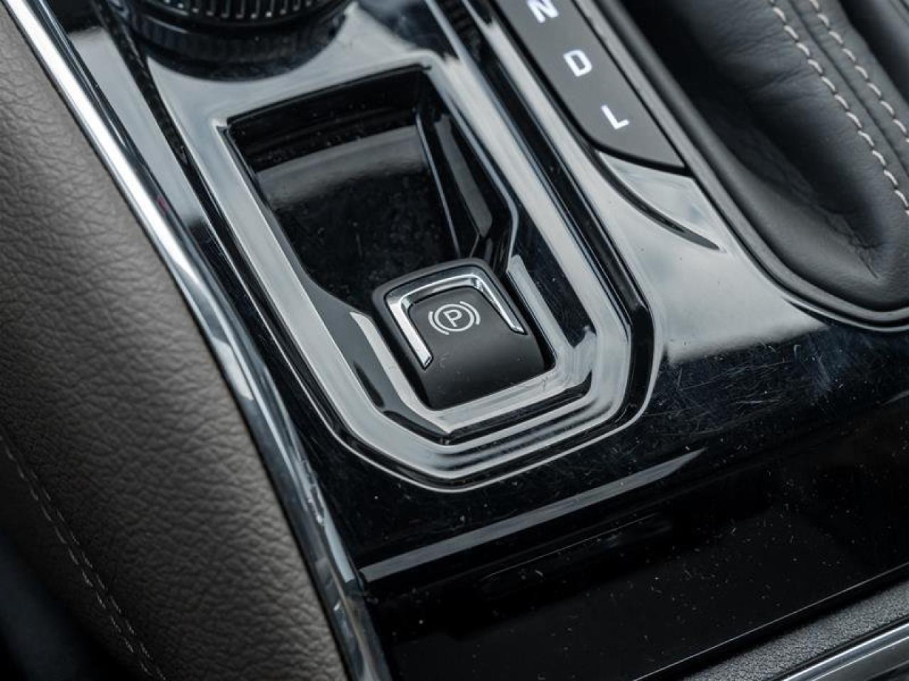 2024 GMC Canyon Crew Cab Short Box 4-Wheel Drive Denali Photo