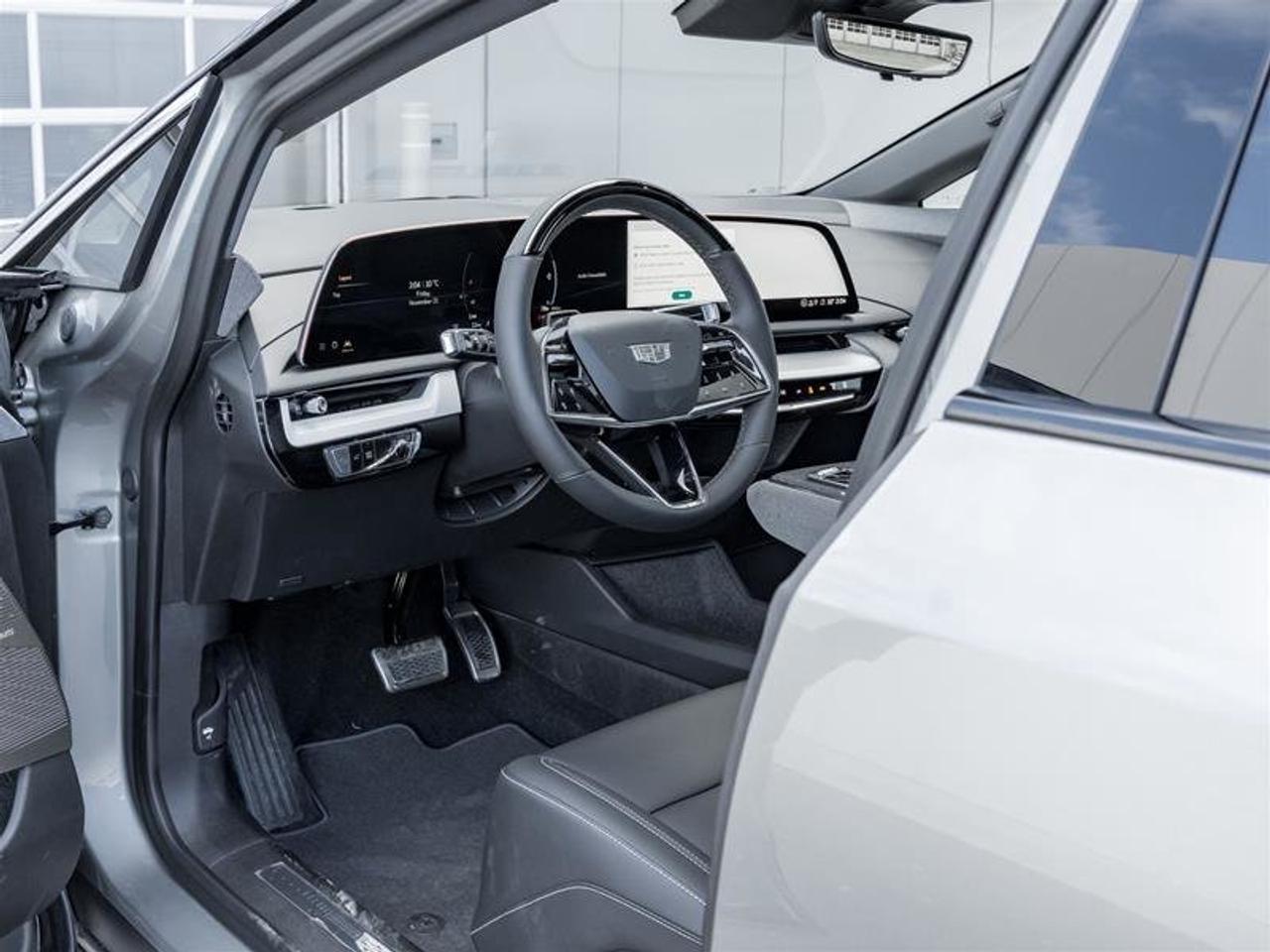 2026 Cadillac OPTIQ Luxury Photo