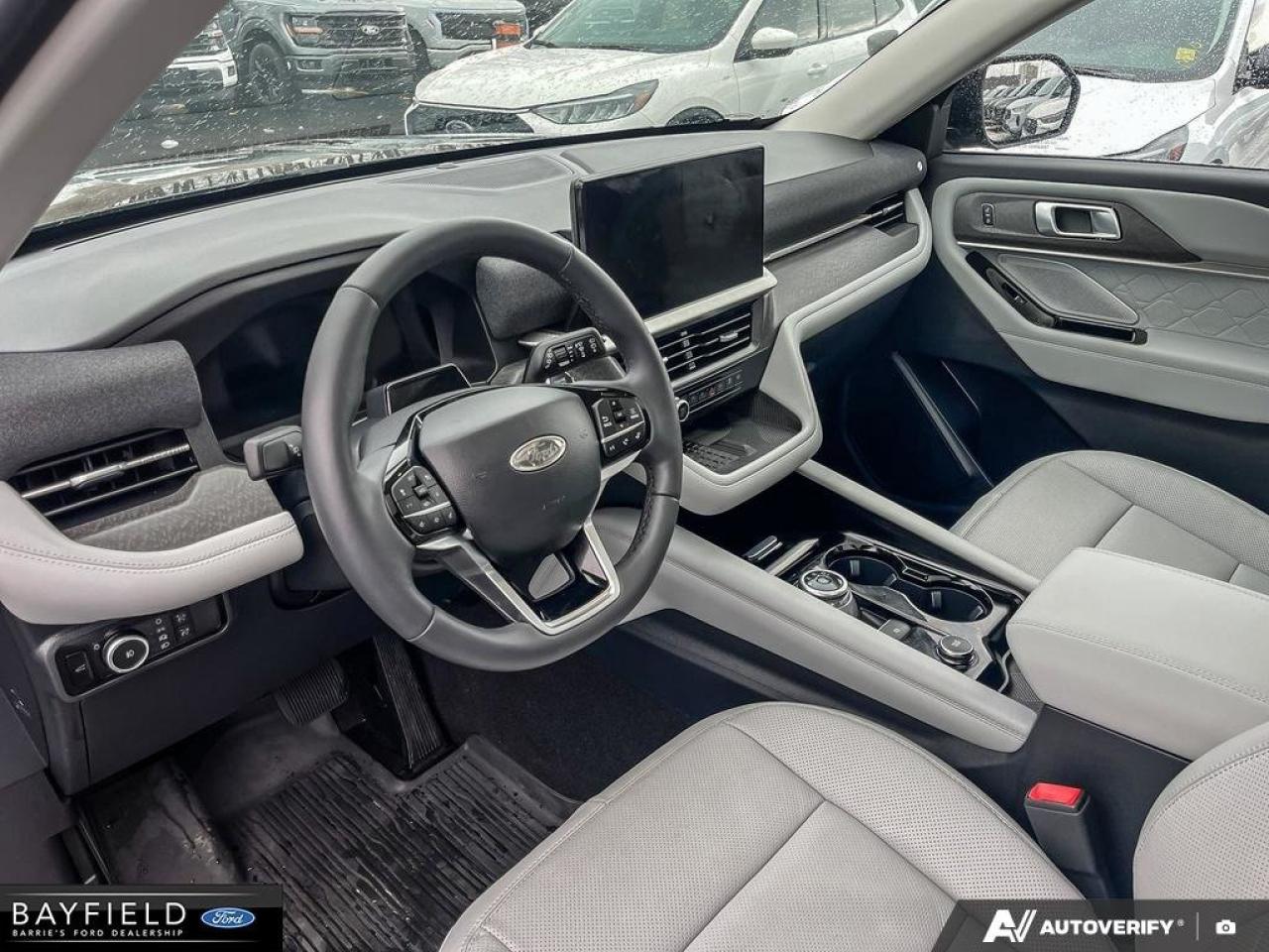 2025 Ford Explorer Platinum Photo