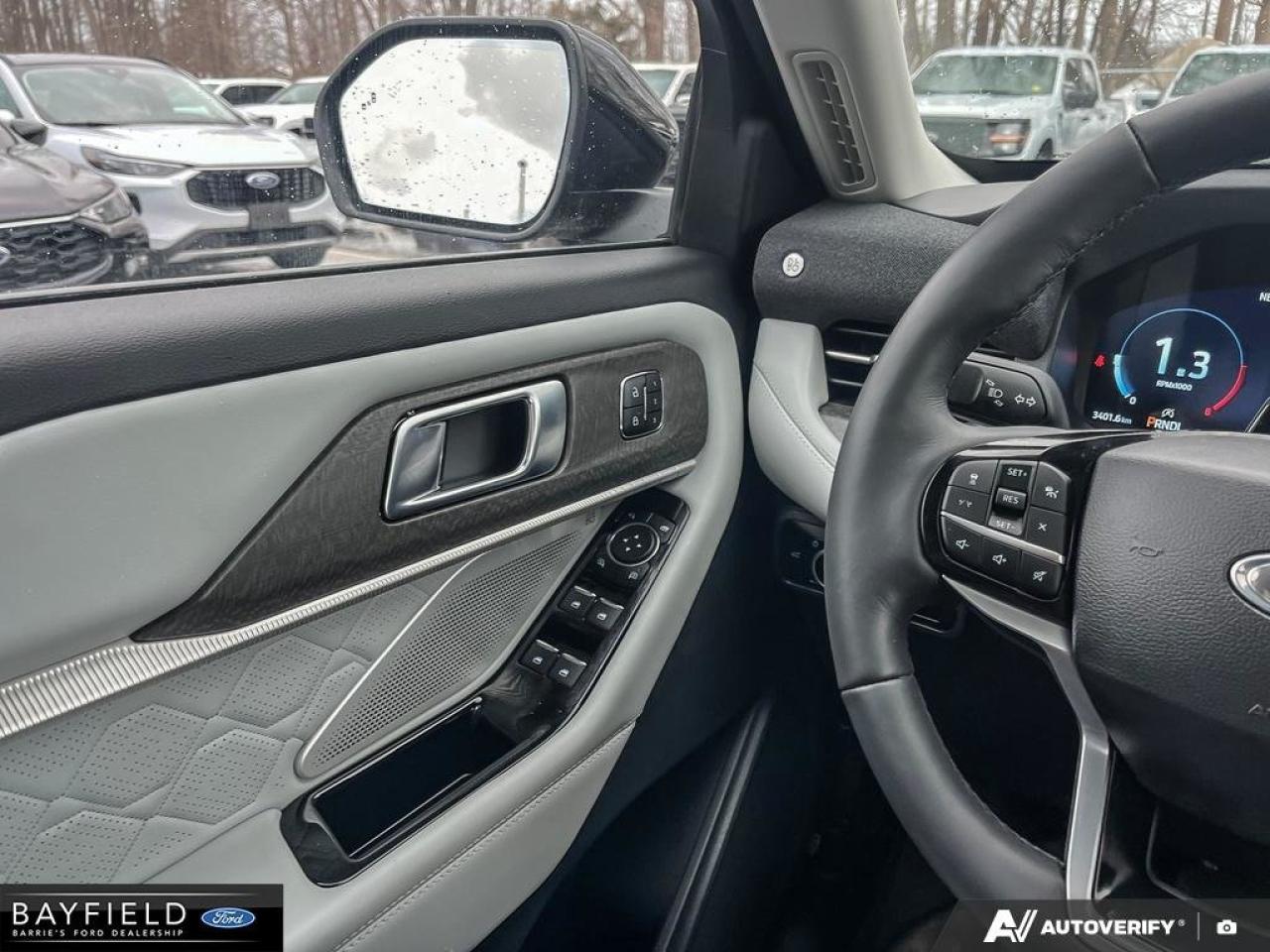 2025 Ford Explorer Platinum Photo