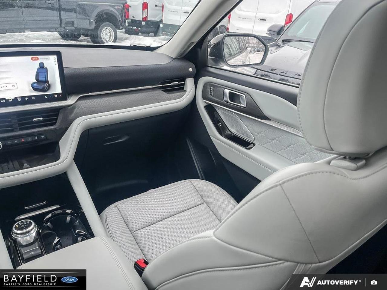 2025 Ford Explorer Platinum Photo