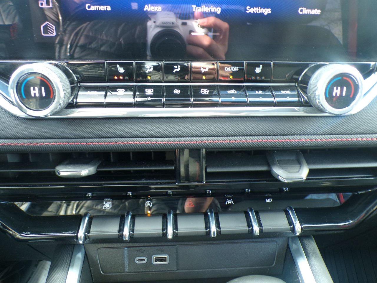 2024 Chevrolet Colorado Crew Cab Short Box 4-Wheel Drive Z71 Photo