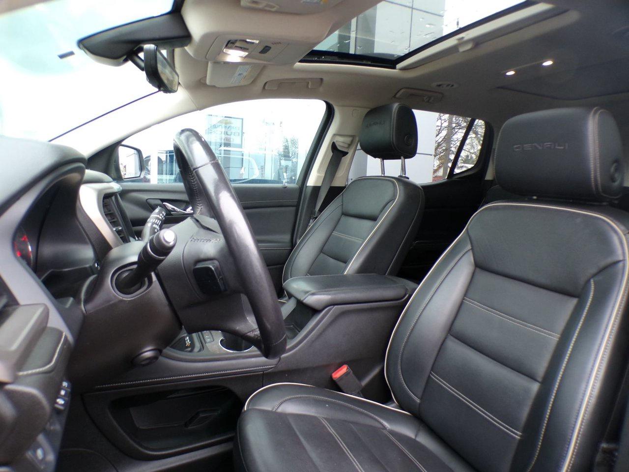 2022 GMC Acadia AWD DENALI Photo