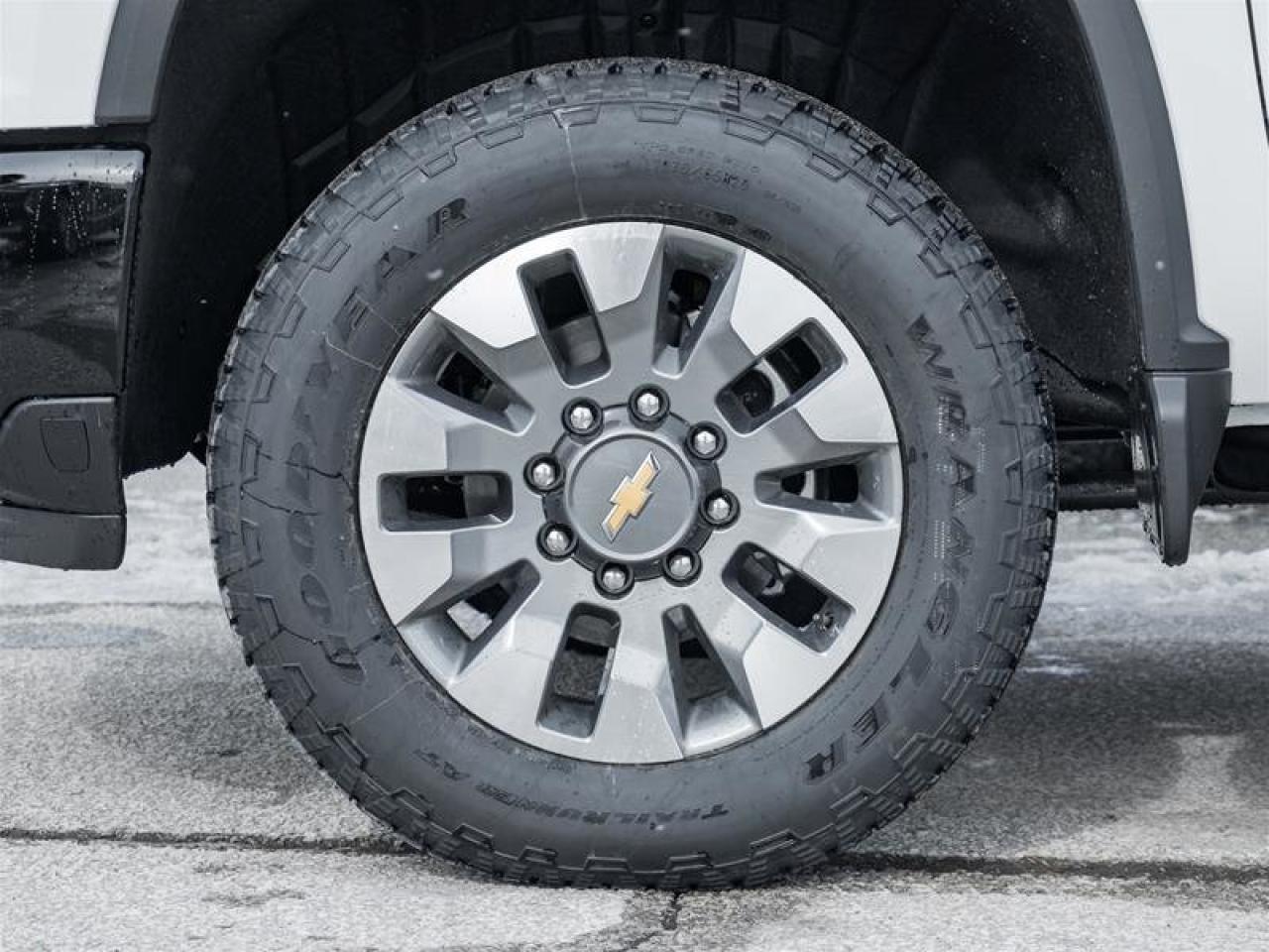 2026 Chevrolet Silverado 2500 HD CUSTOM Photo3