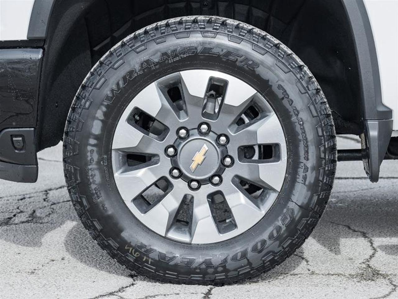 2026 Chevrolet Silverado 2500 HD CUSTOM Photo3