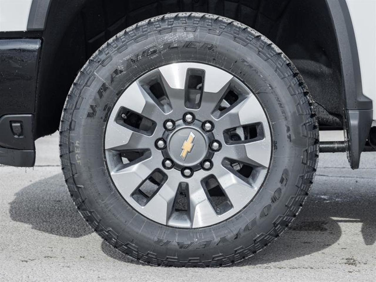 2026 Chevrolet Silverado 2500 HD CUSTOM Photo3