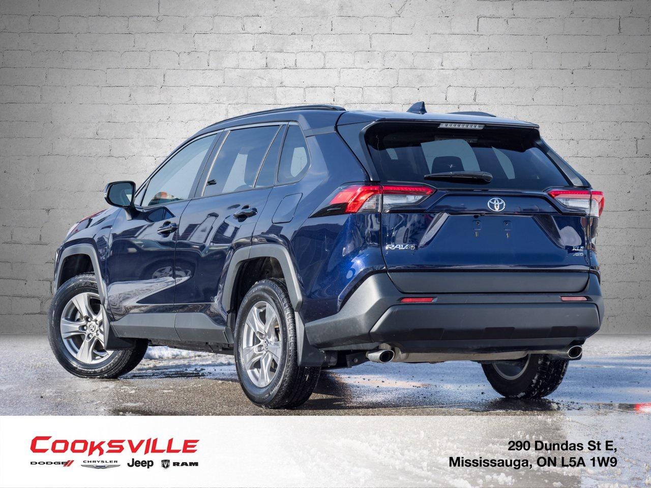 2023 Toyota RAV4 XLE AWD Photo4