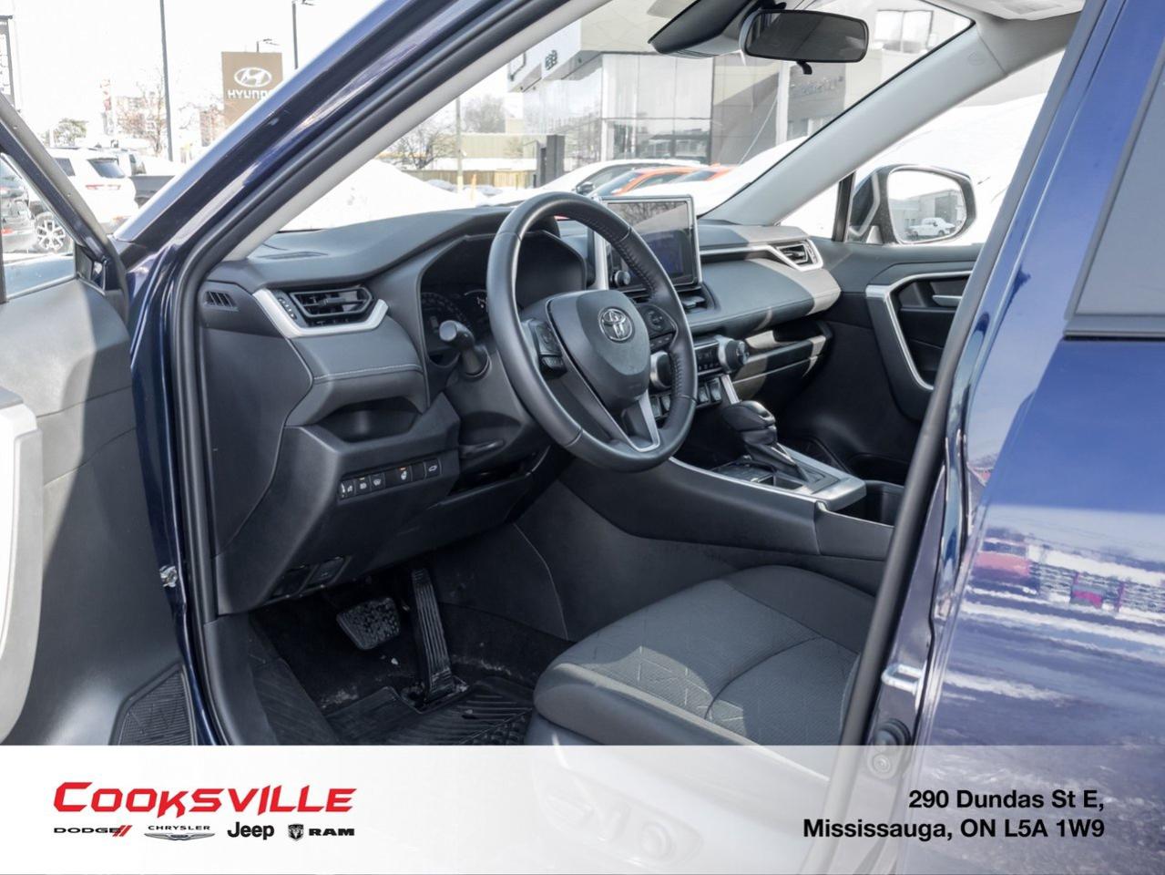 2023 Toyota RAV4 XLE AWD Photo