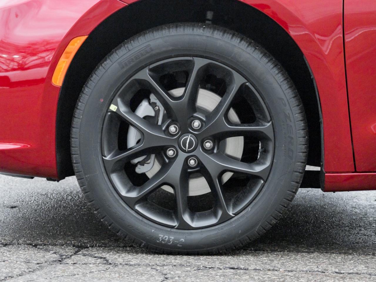 2026 Chrysler Pacifica Select AWD Photo3