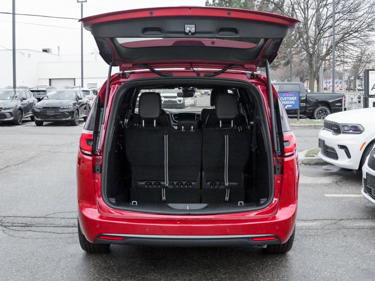 2026 Chrysler Pacifica Select AWD Photo