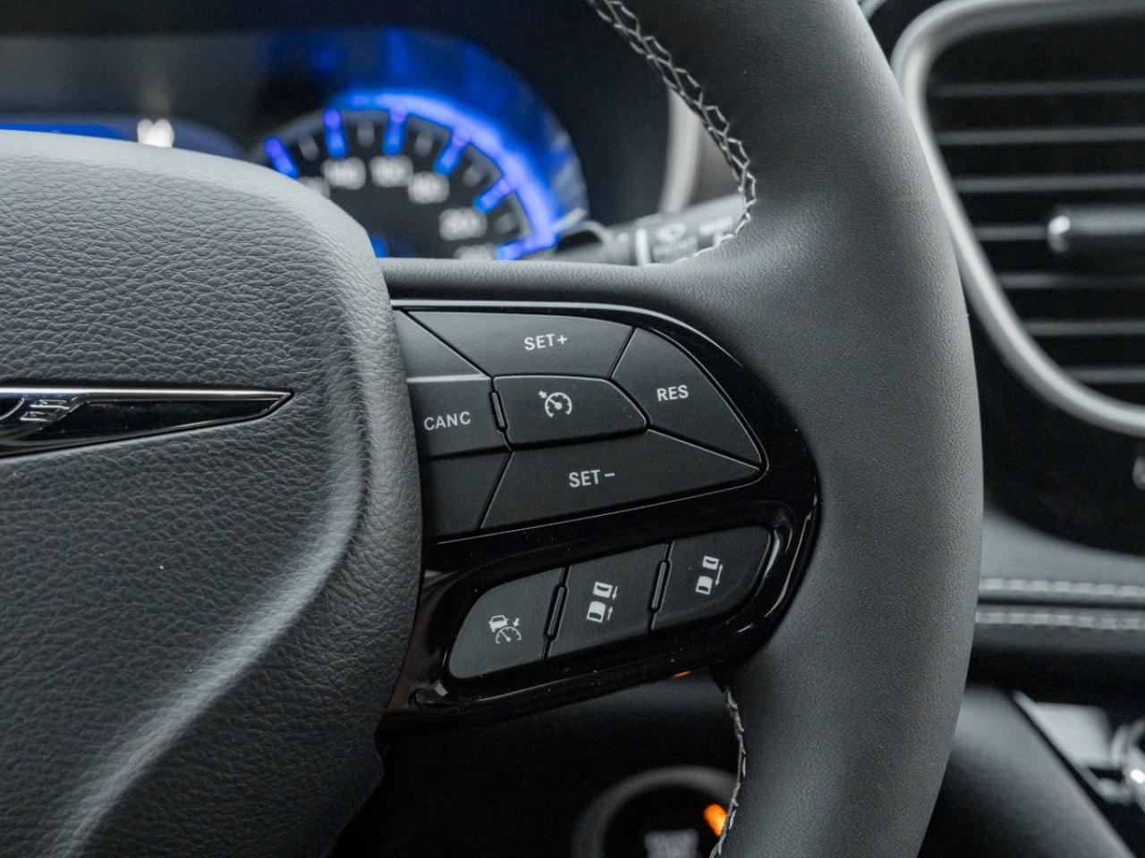 2026 Chrysler Pacifica Select AWD Photo