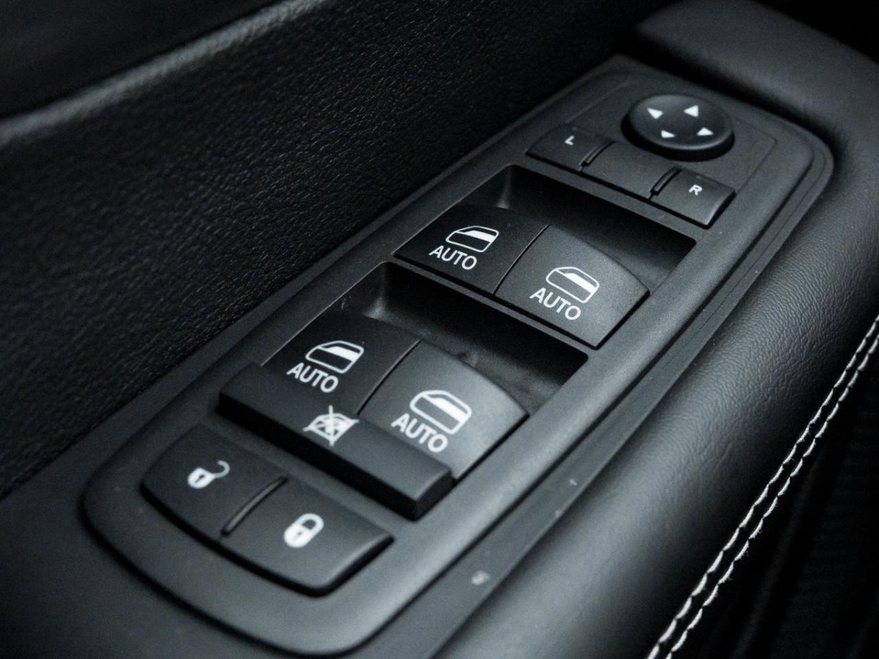 2026 Chrysler Pacifica Select AWD Photo