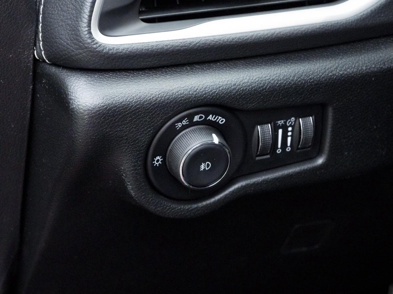 2026 Chrysler Pacifica Select AWD Photo