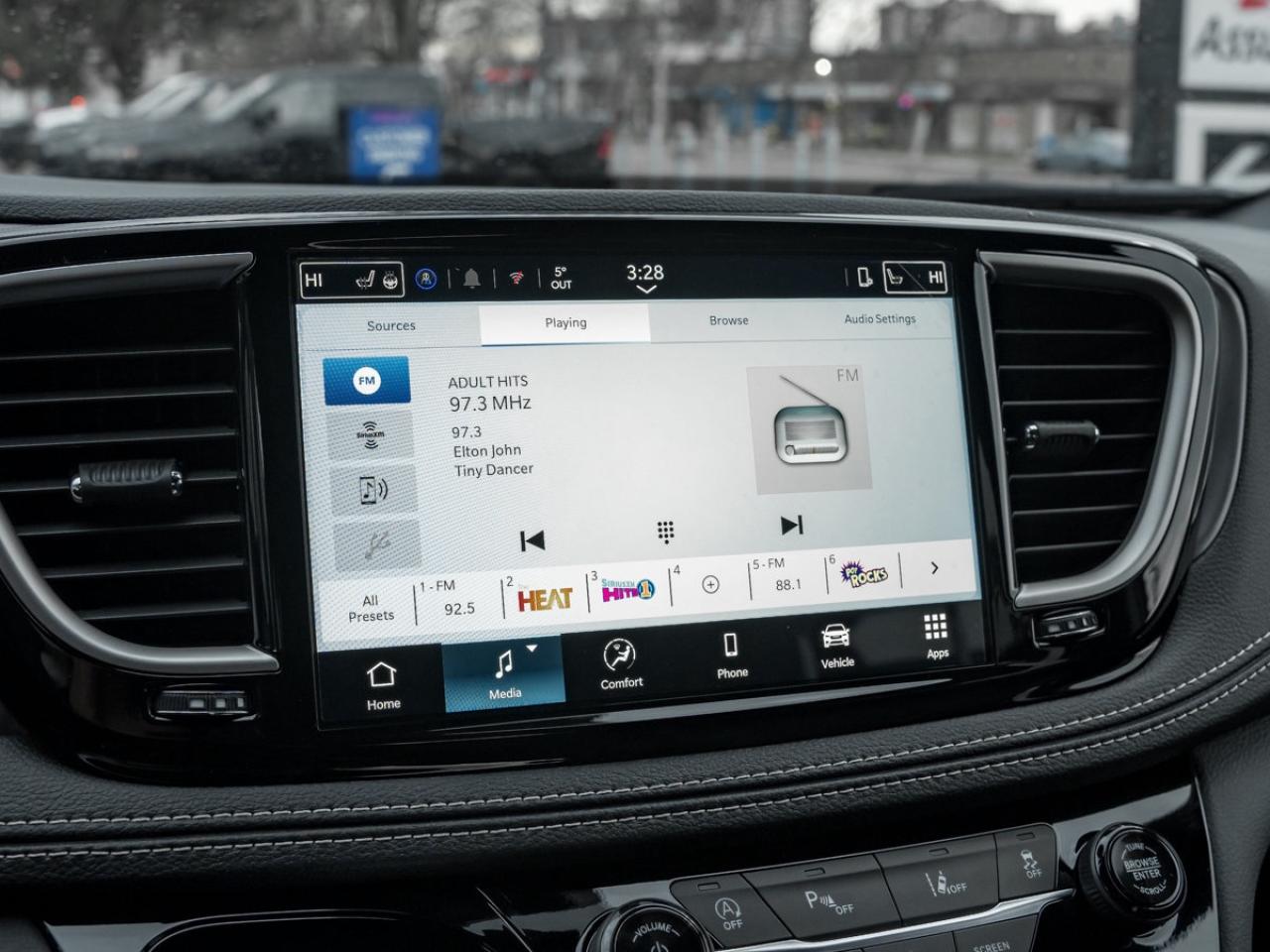 2026 Chrysler Pacifica Select AWD Photo