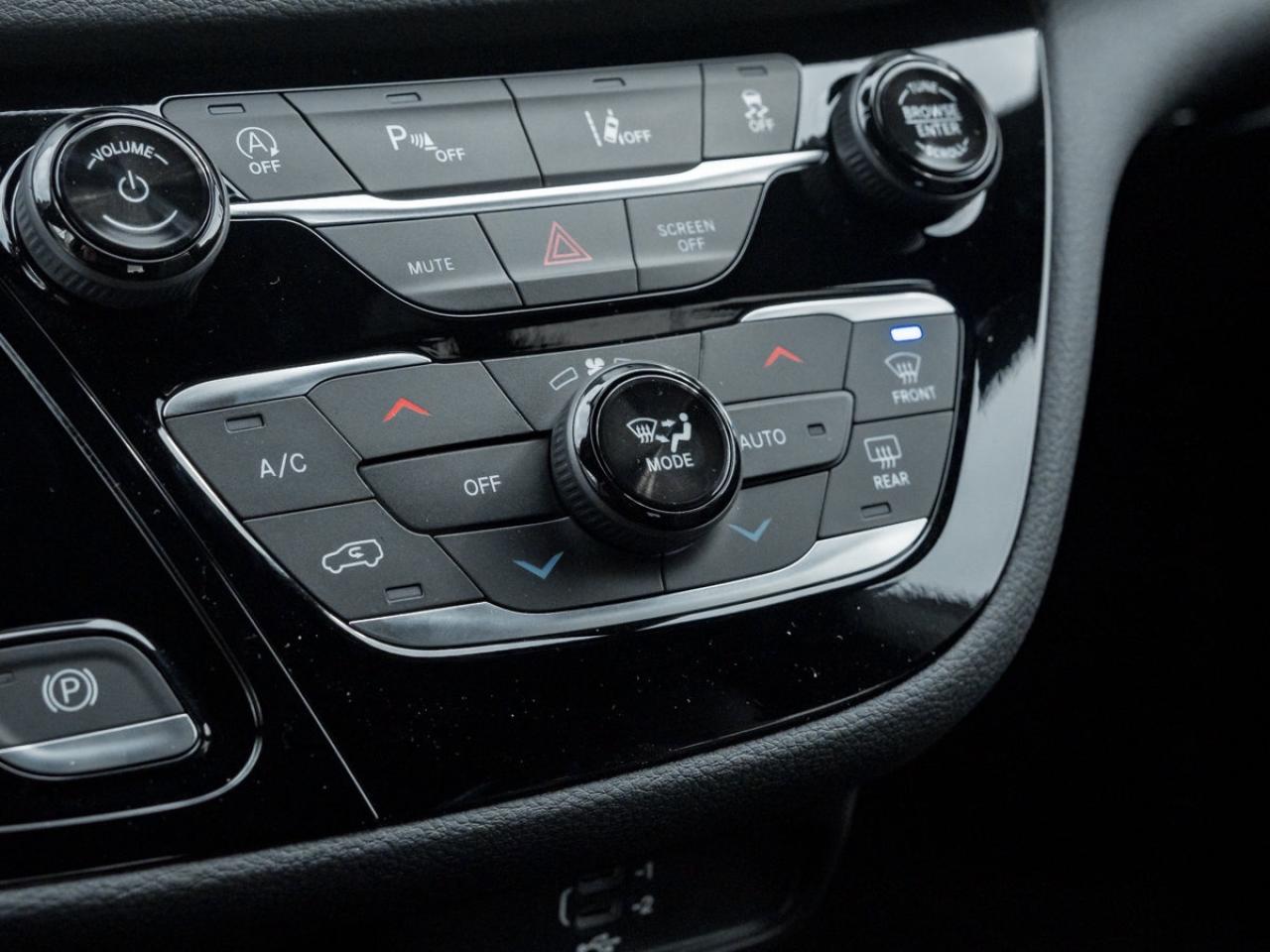 2026 Chrysler Pacifica Select AWD Photo