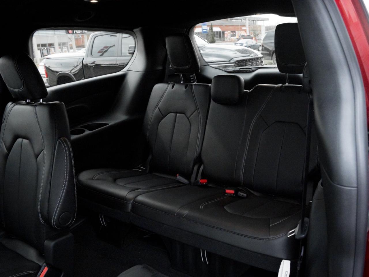 2026 Chrysler Pacifica Select AWD Photo