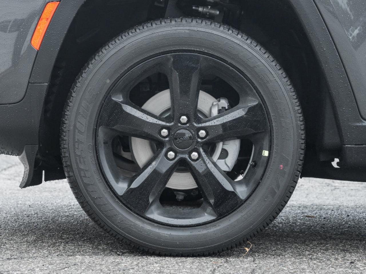 2025 Jeep Grand Cherokee Laredo Altitude Photo3