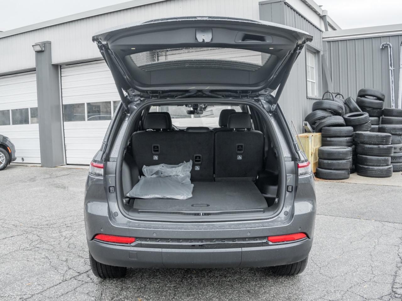 2025 Jeep Grand Cherokee Laredo Altitude Photo