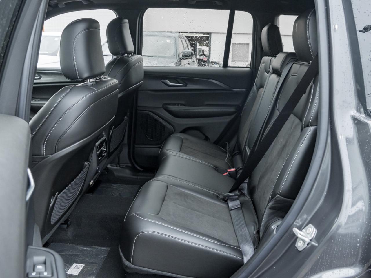 2025 Jeep Grand Cherokee Laredo Altitude Photo