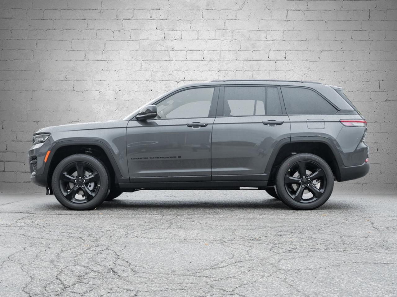 2025 Jeep Grand Cherokee Laredo Altitude Photo