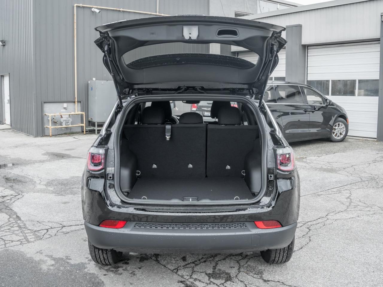 2025 Jeep Compass Sport Photo