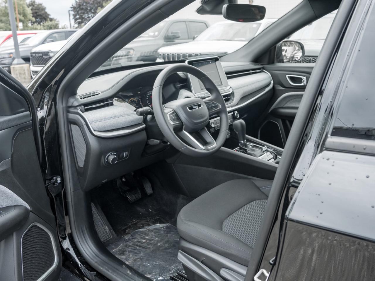 2025 Jeep Compass Sport Photo