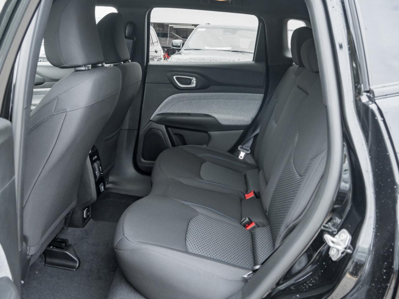 2025 Jeep Compass Sport Photo