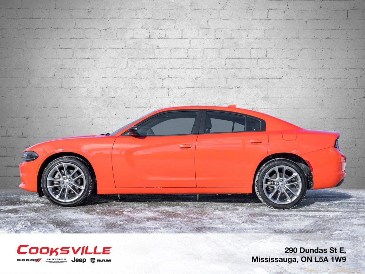 2023 Dodge Charger SXT AWD Photo2