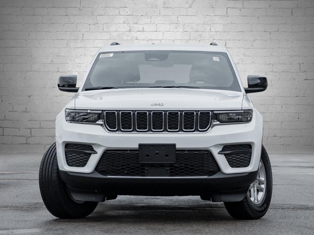 2025 Jeep Grand Cherokee Laredo Photo