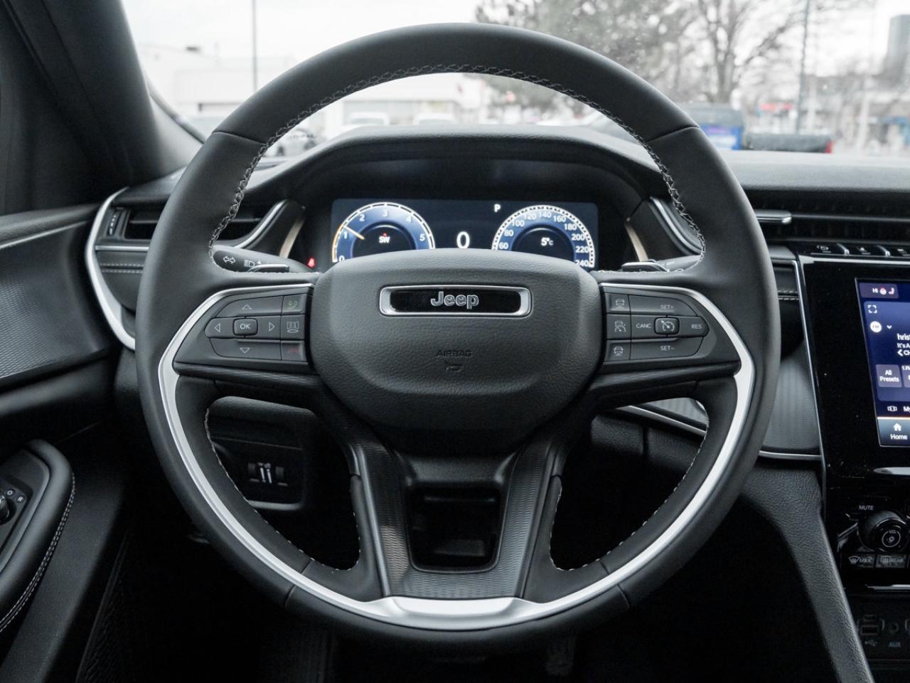 2025 Jeep Grand Cherokee Laredo Photo