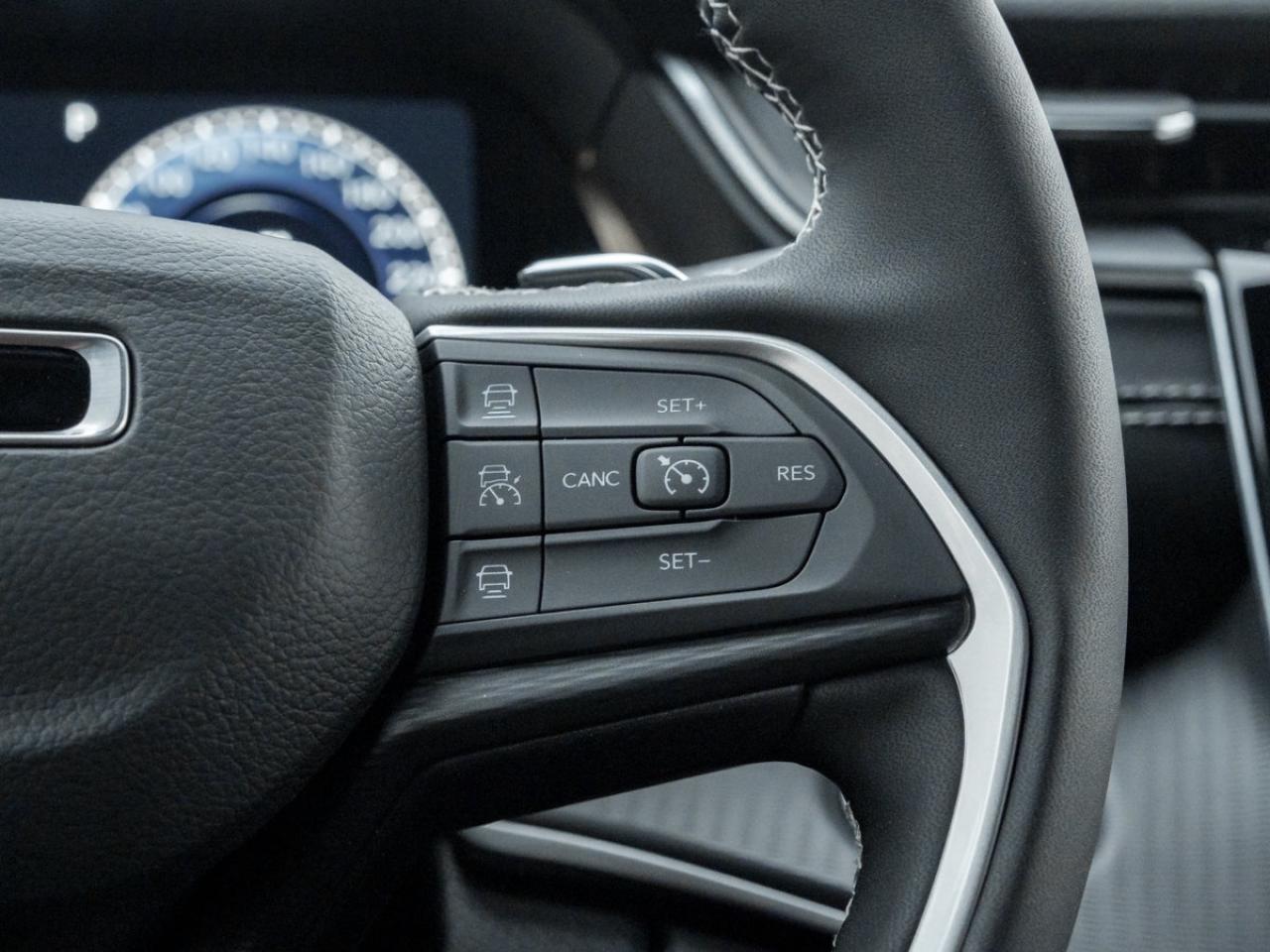 2025 Jeep Grand Cherokee Laredo Photo