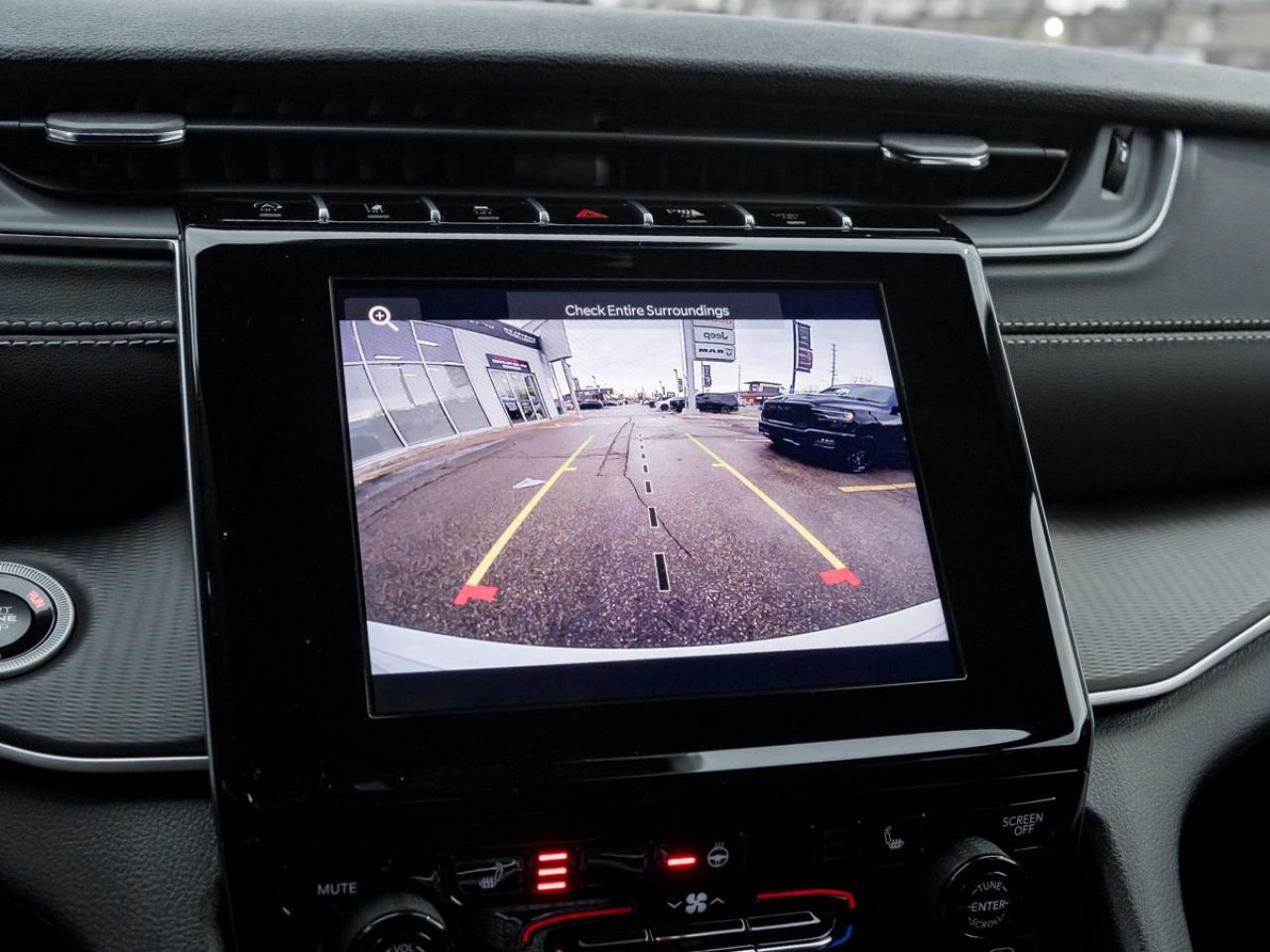 2025 Jeep Grand Cherokee Laredo Photo