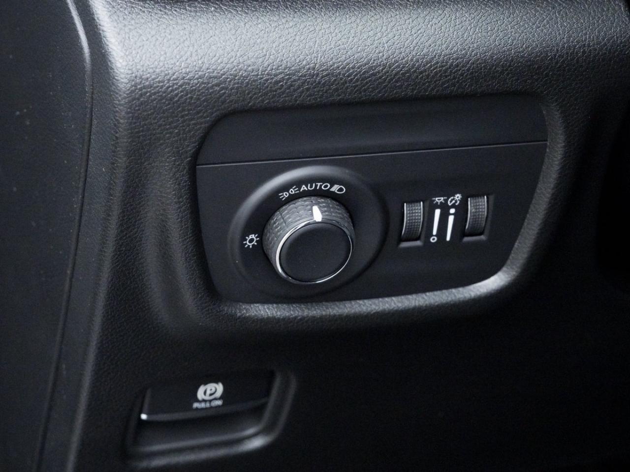 2025 Jeep Grand Cherokee Laredo Photo