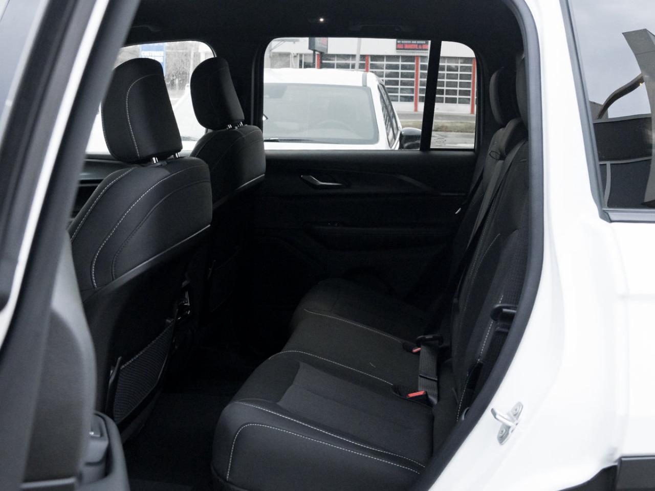 2025 Jeep Grand Cherokee Laredo Photo