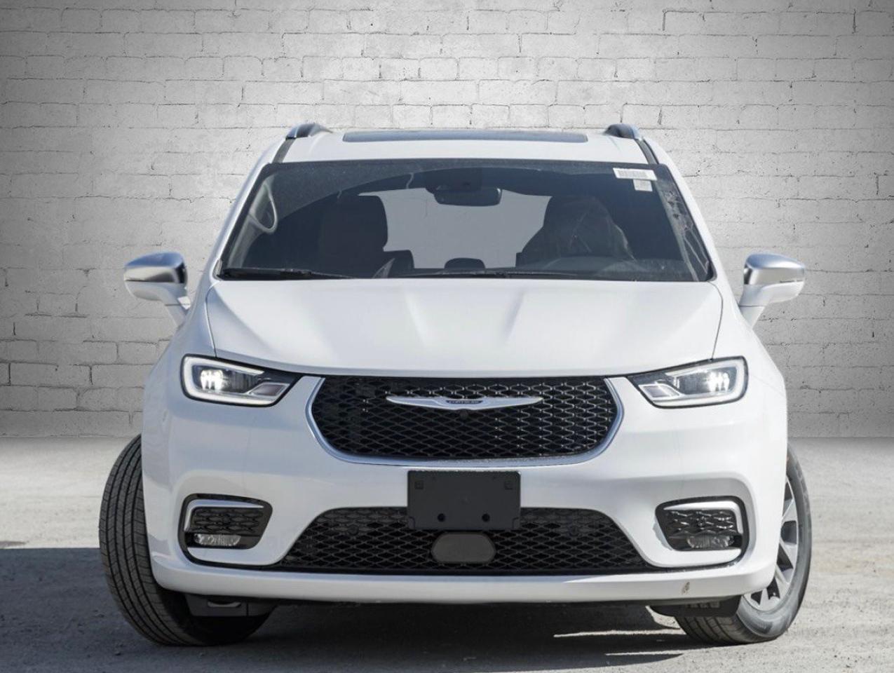 2024 Chrysler Pacifica Hybrid Pinnacle 2WD Photo