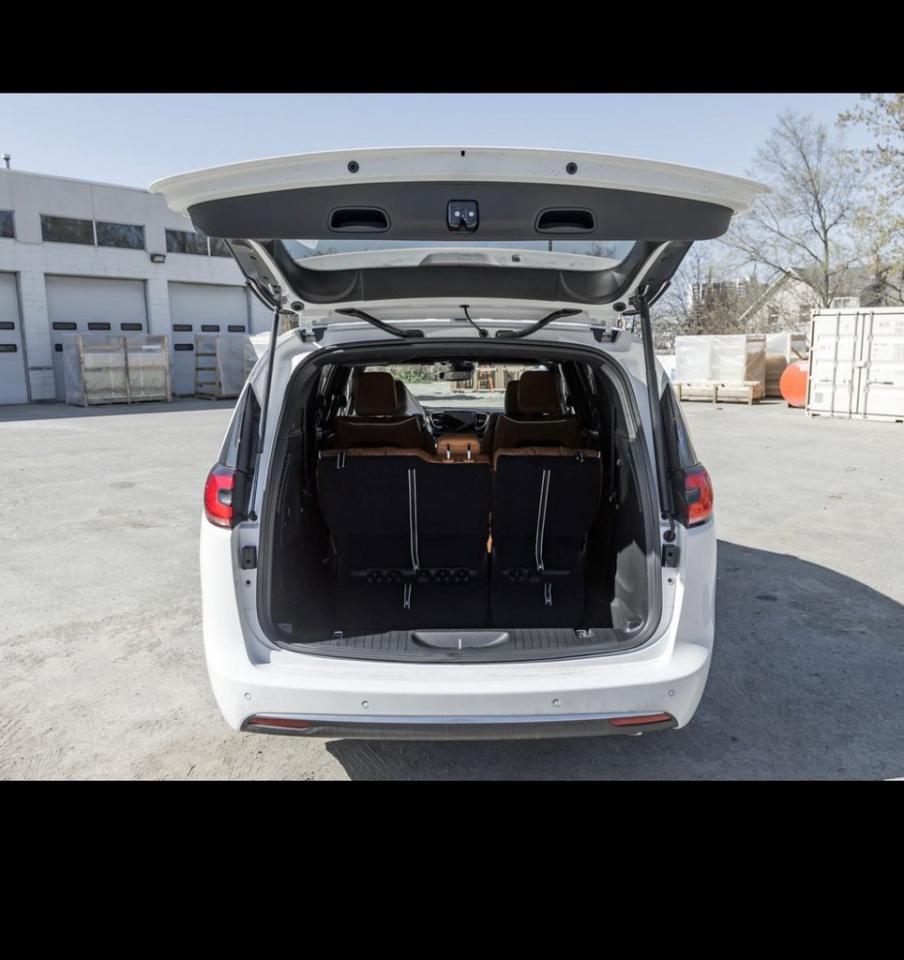 2024 Chrysler Pacifica Hybrid Pinnacle 2WD Photo