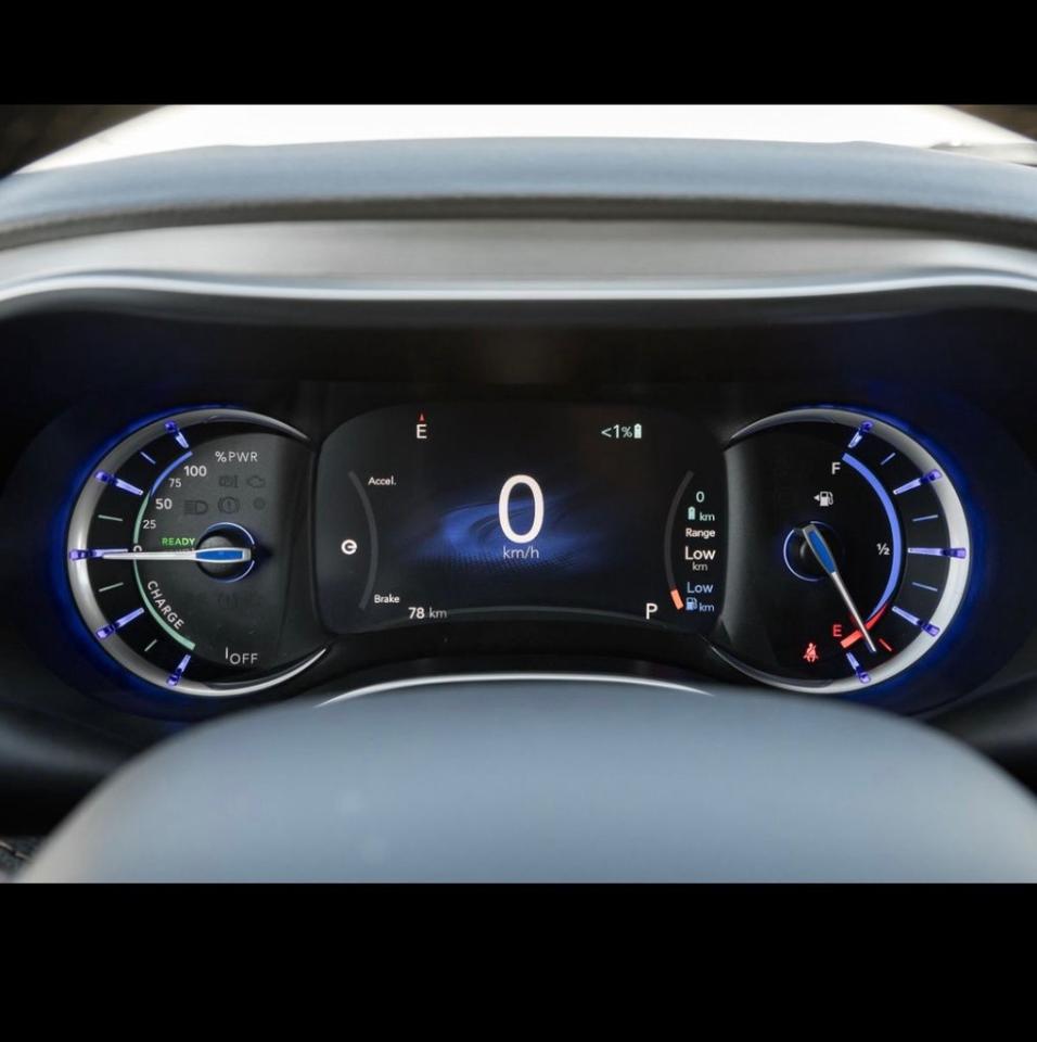 2024 Chrysler Pacifica Hybrid Pinnacle 2WD Photo