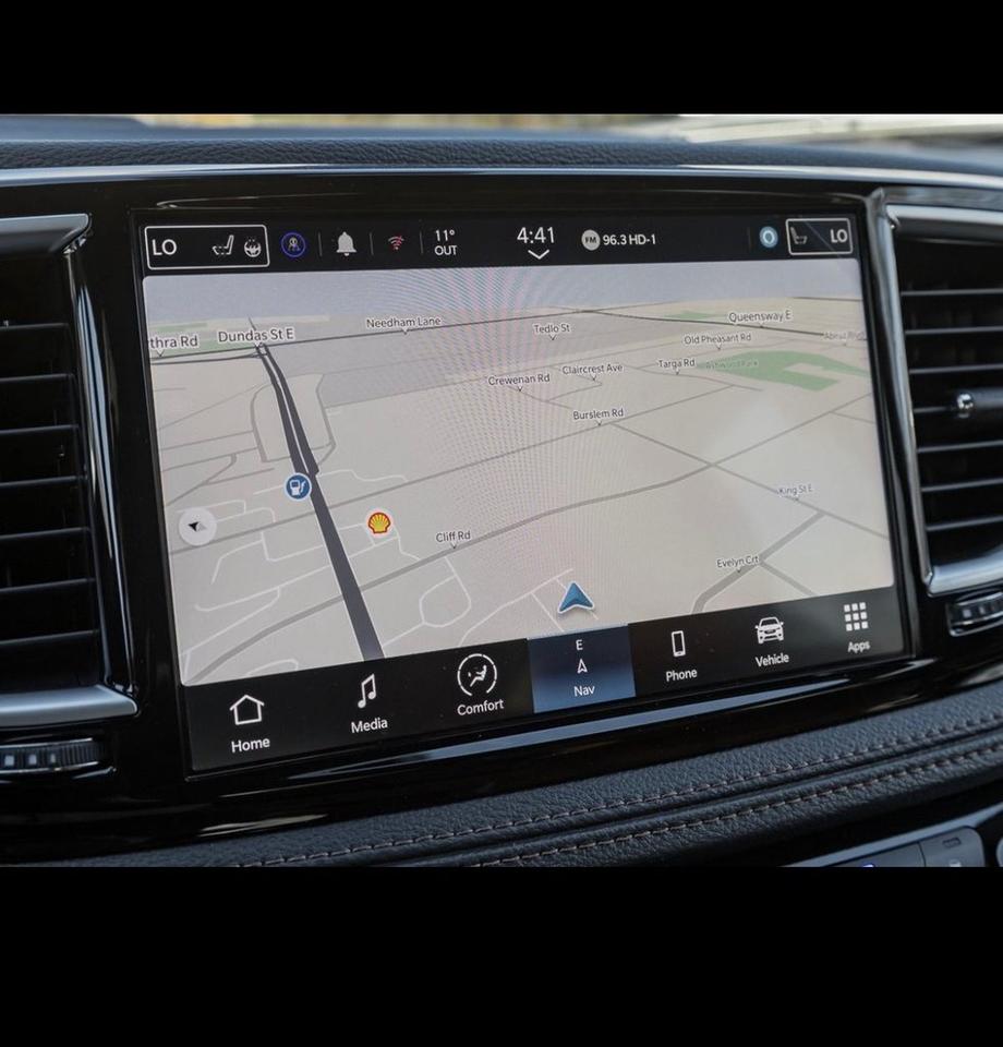 2024 Chrysler Pacifica Hybrid Pinnacle 2WD Photo