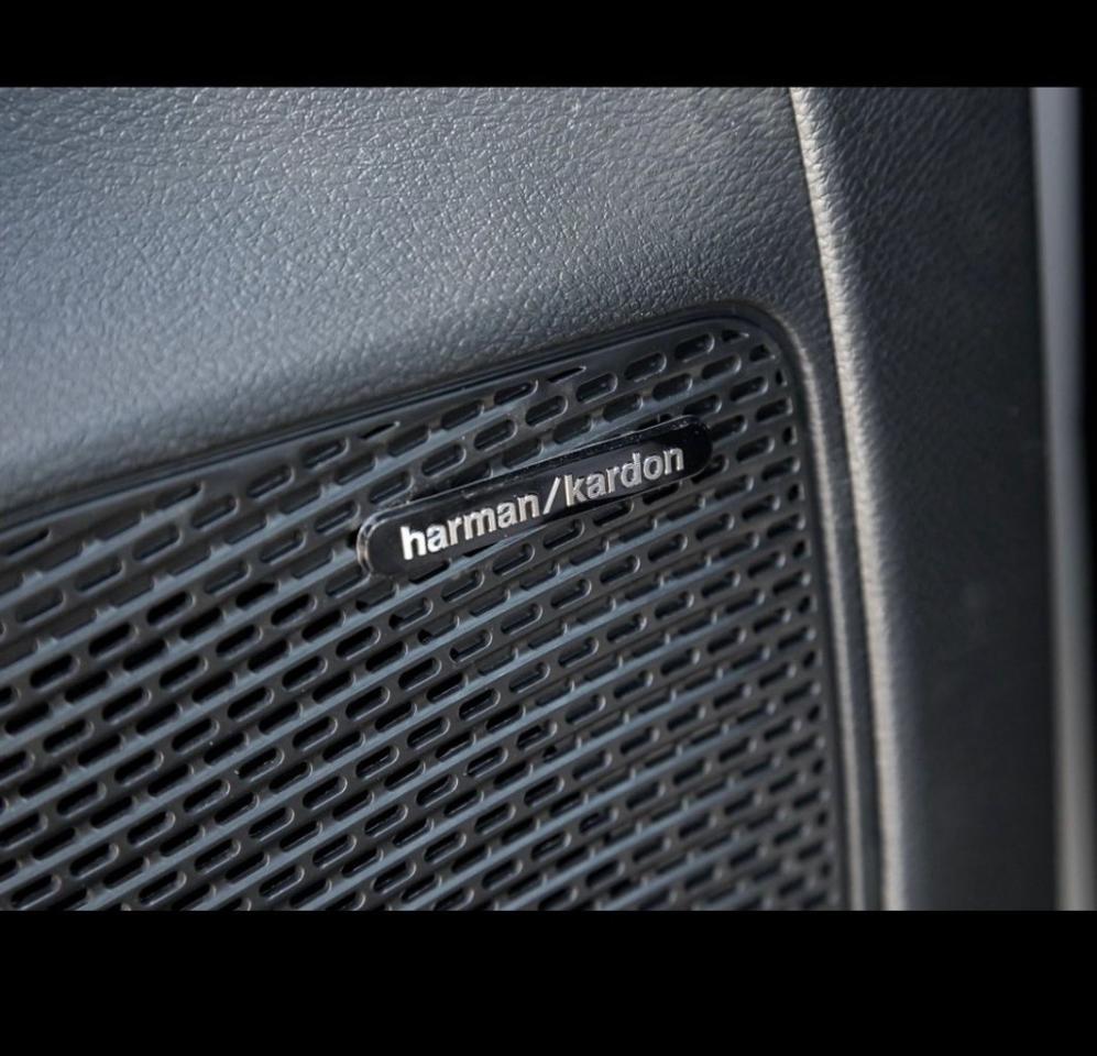 2024 Chrysler Pacifica Hybrid Pinnacle 2WD Photo