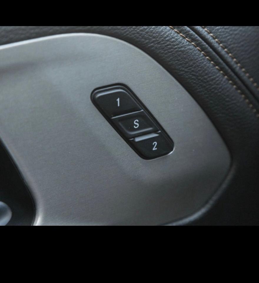 2024 Chrysler Pacifica Hybrid Pinnacle 2WD Photo