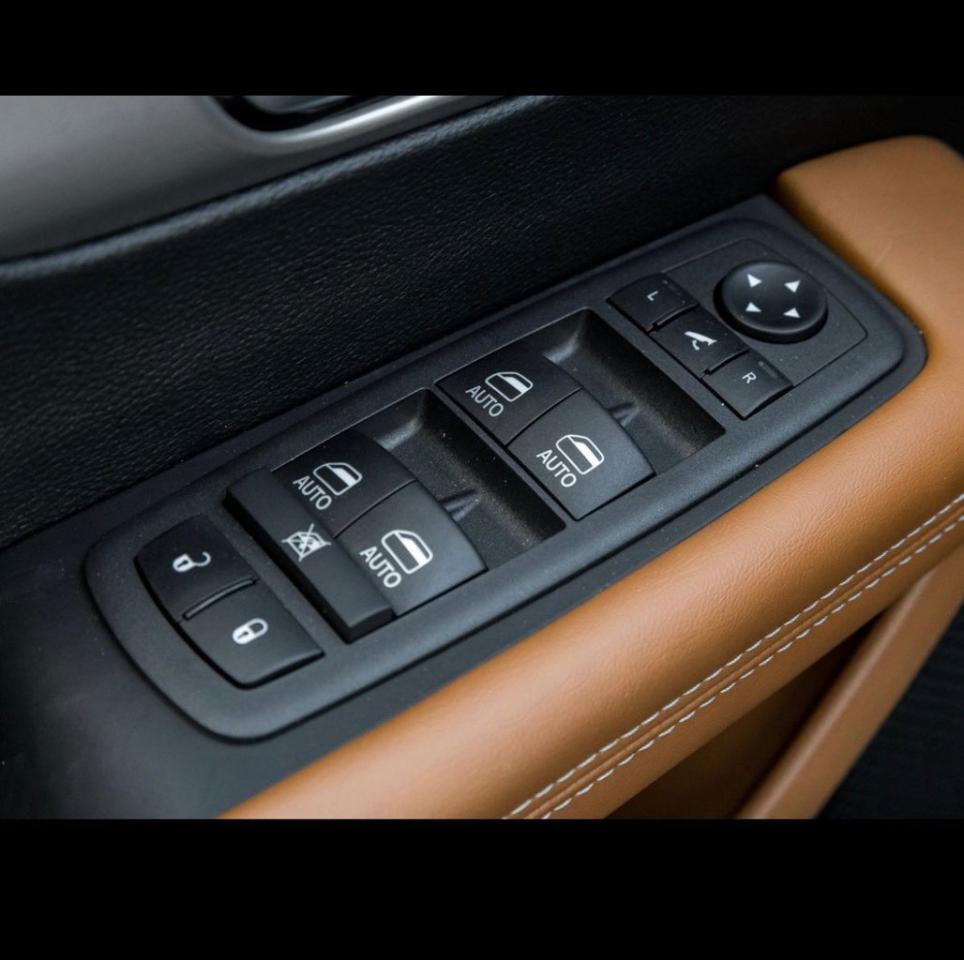 2024 Chrysler Pacifica Hybrid Pinnacle 2WD Photo